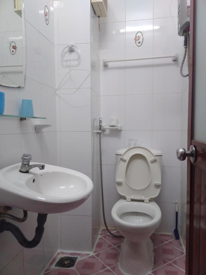 Guest House Uttrang Хошимин Экстерьер фото