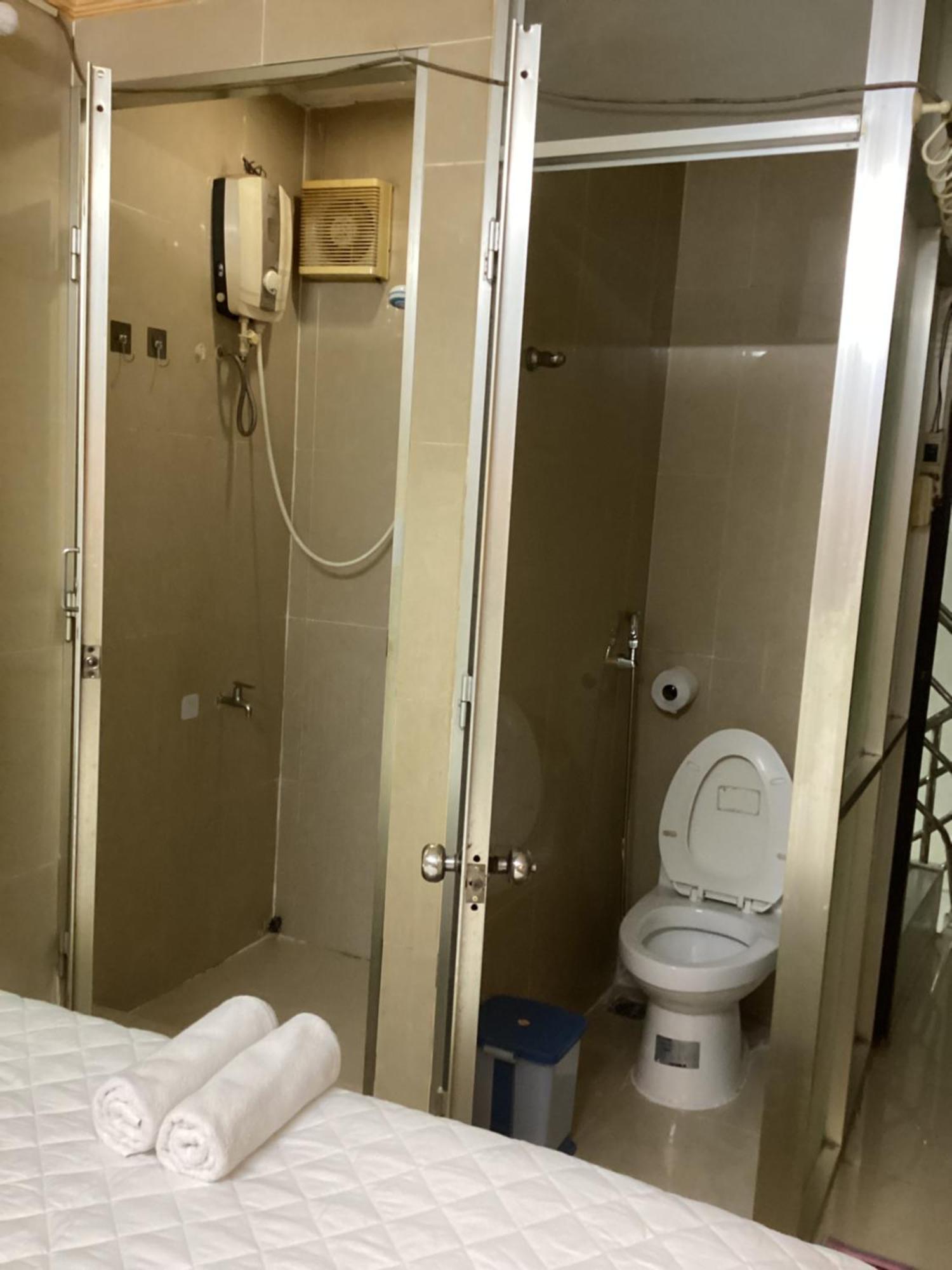 Guest House Uttrang Хошимин Экстерьер фото