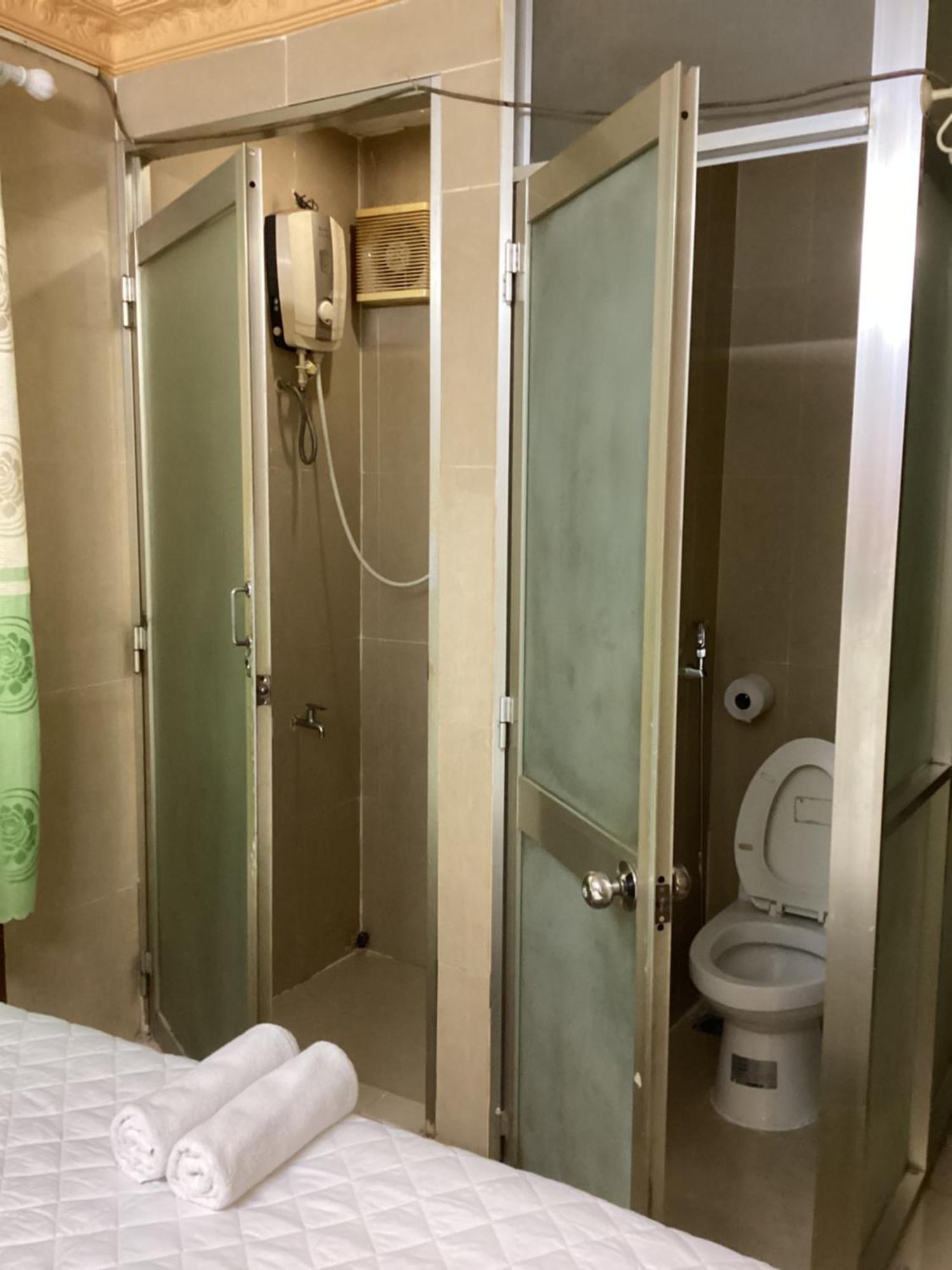 Guest House Uttrang Хошимин Экстерьер фото