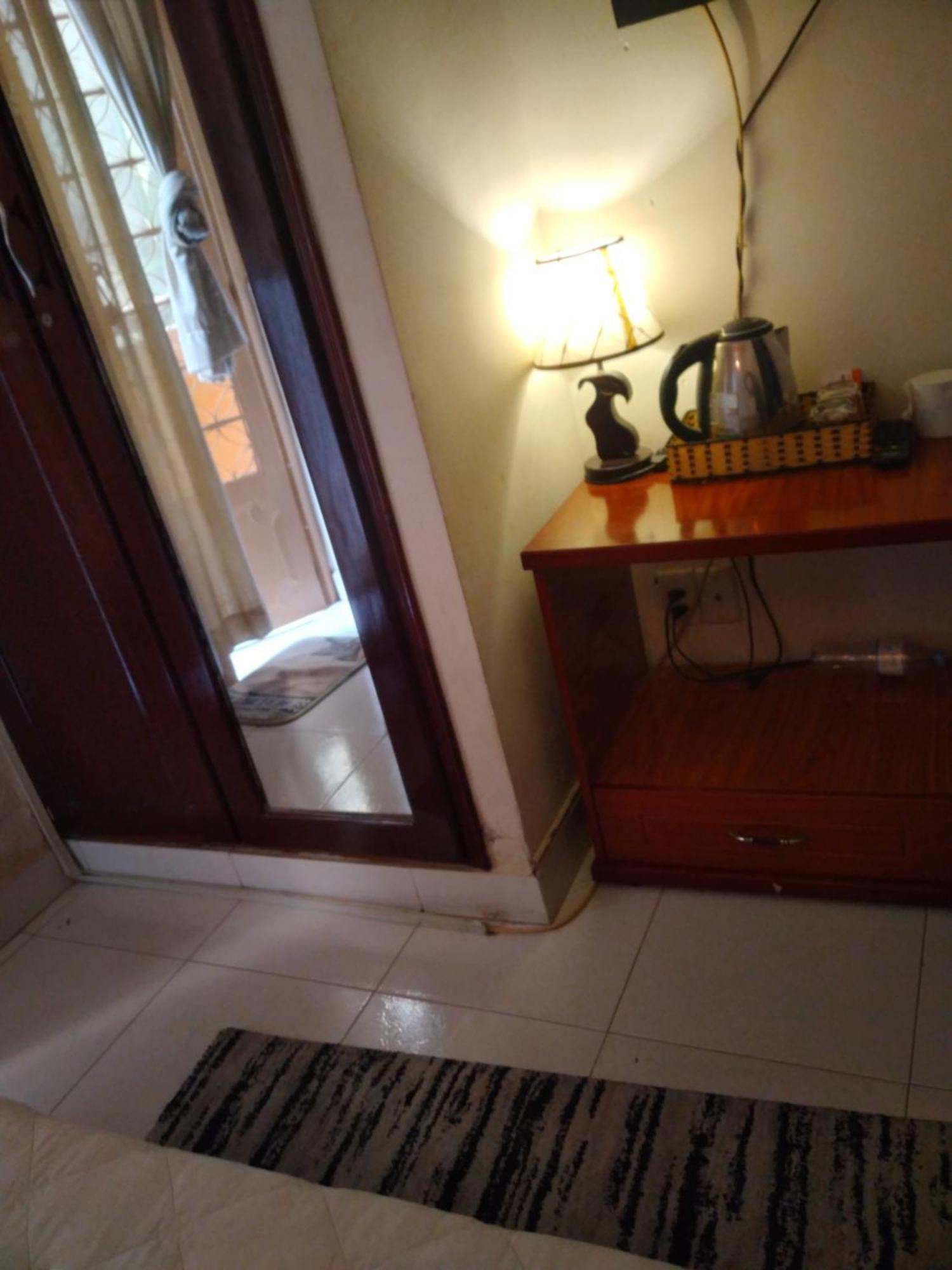 Guest House Uttrang Хошимин Экстерьер фото