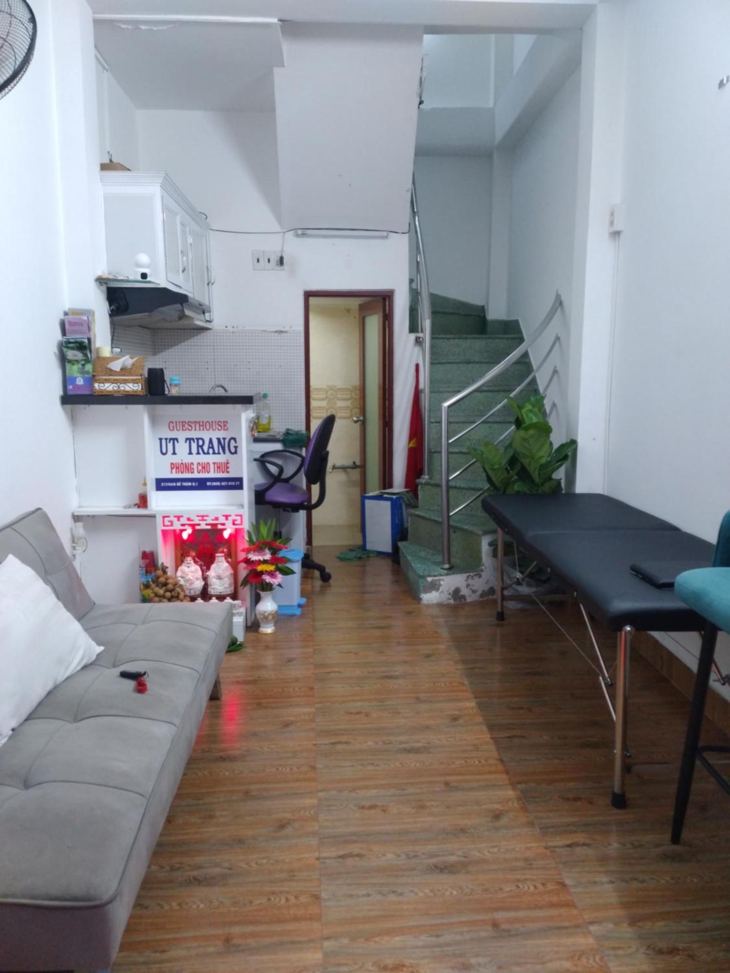 Guest House Uttrang Хошимин Экстерьер фото